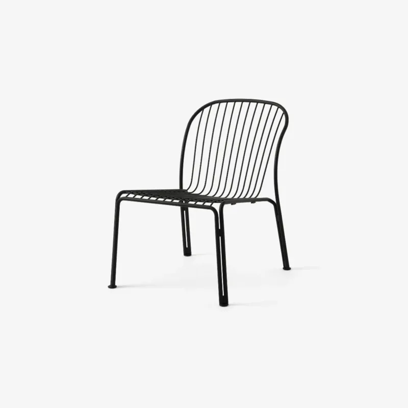 Fotel outdoorowy Thorvald SC100 Warm black &Tradition Łatwy zwrot