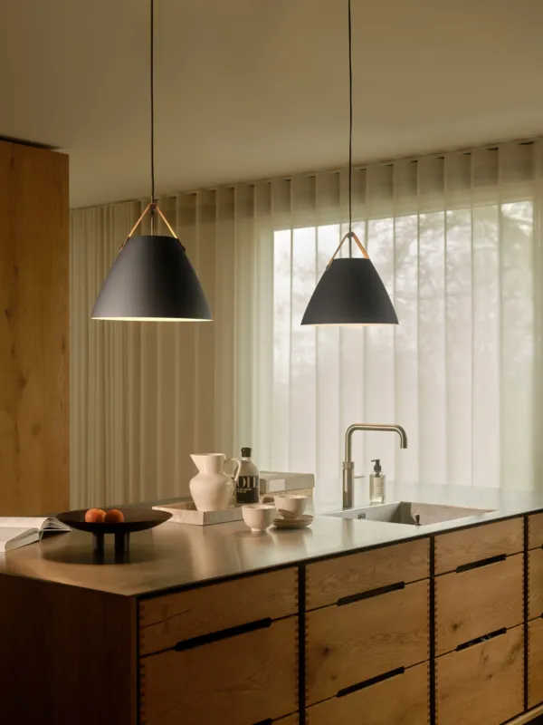 Lampa wisząca skandynawska czarna STRAP 36 84343003 - Design For The People Nie przegap