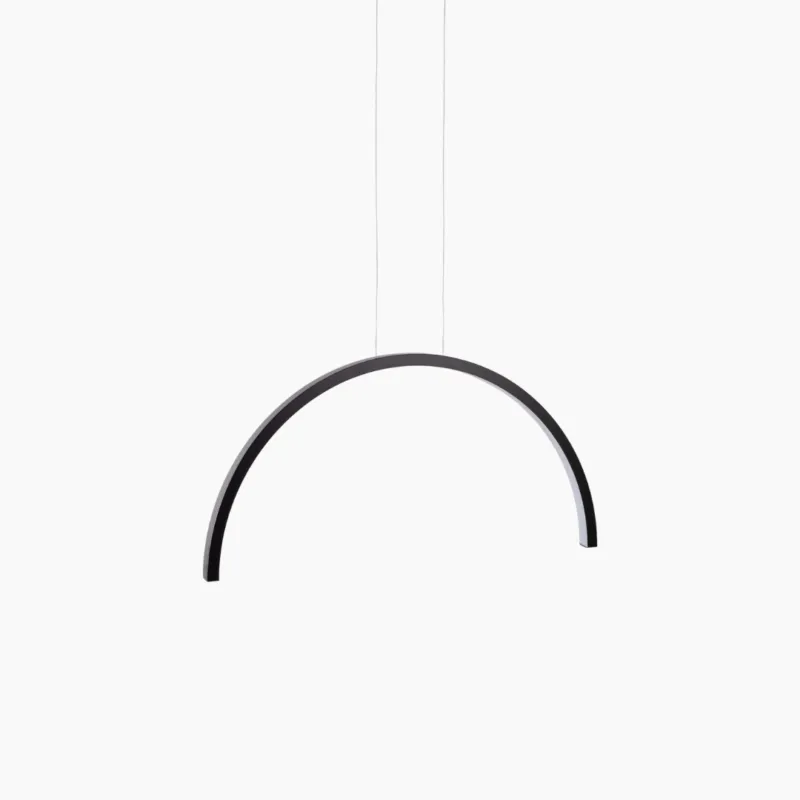 Czarna lampa wisząca Trio Arc o matowym wykończeniu Oferta limitowana